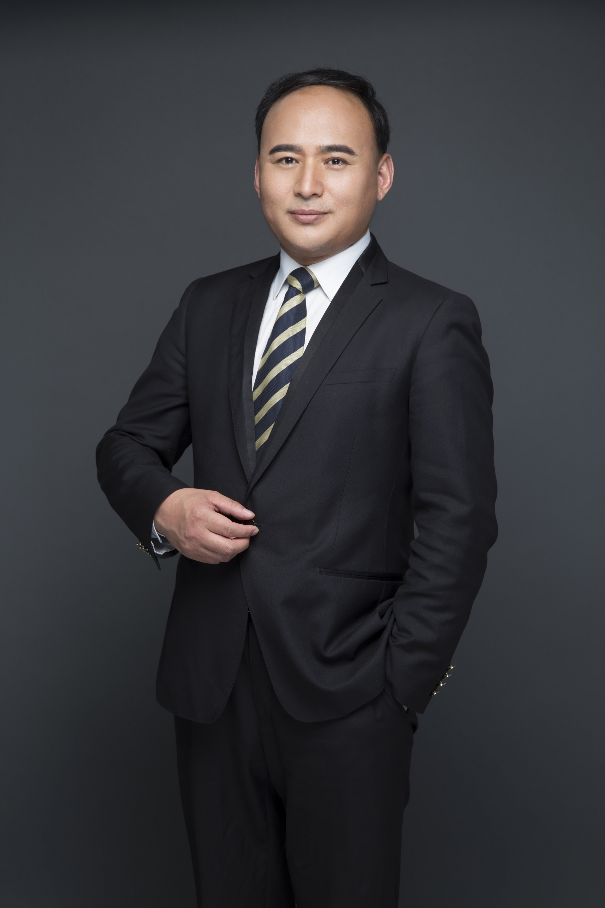 何繁茁 导演 & 创意总监